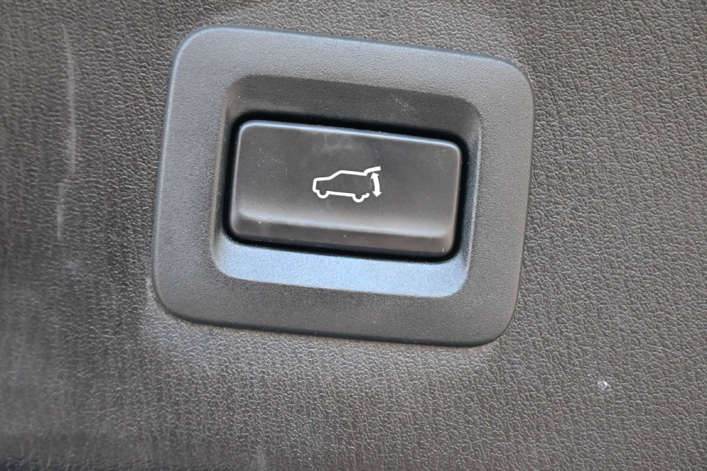 Used 2017 Snowflake White Pearl Metallic Mazda Grand Touring image 13