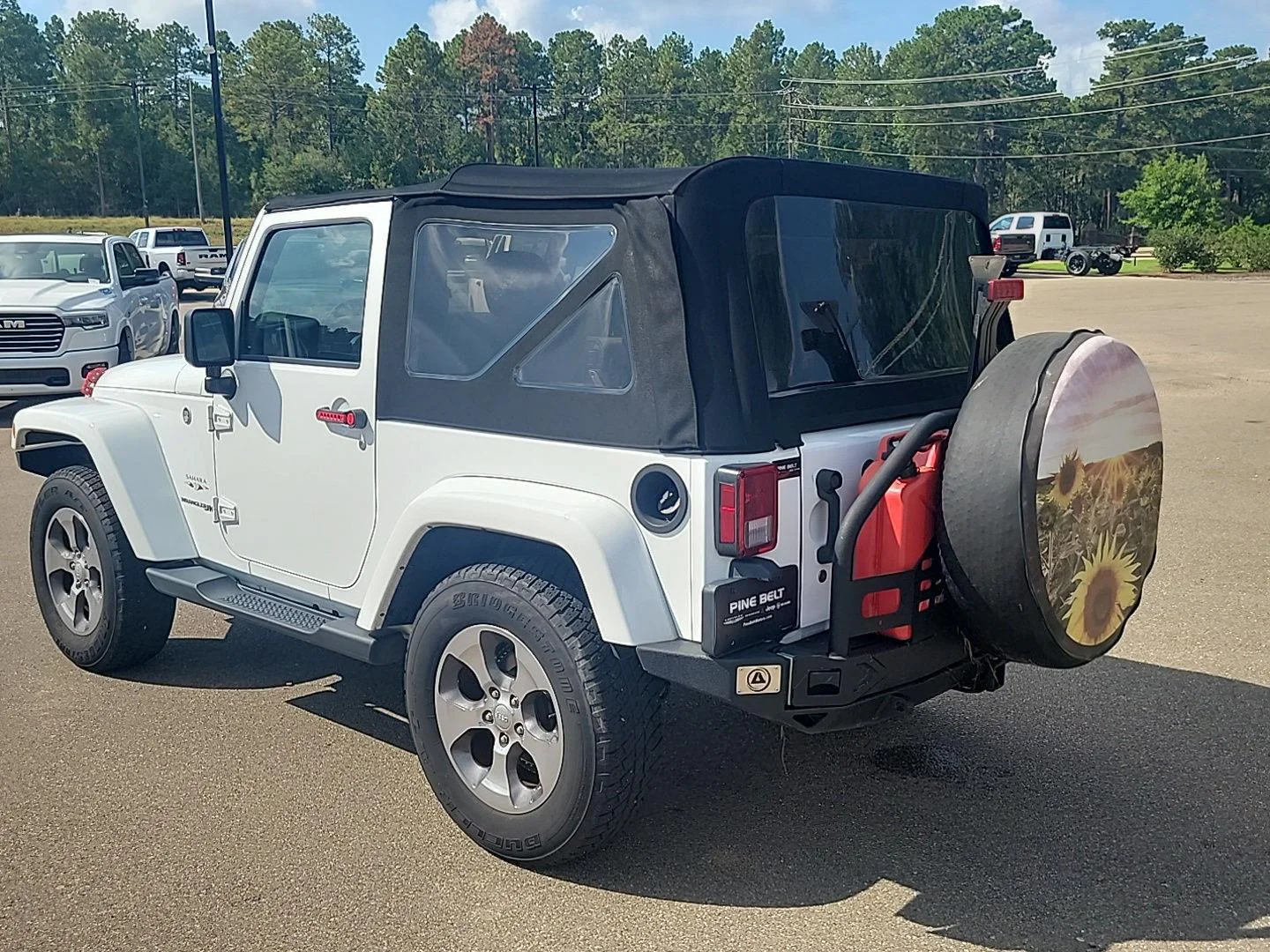 Used 2018 Bright White Clearcoat Jeep Sahara image 13