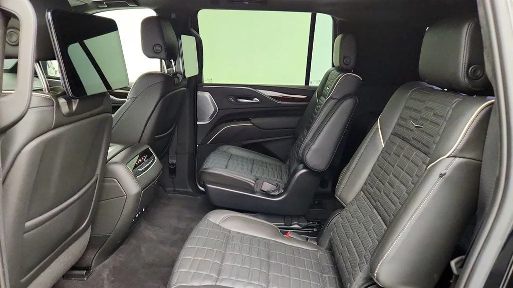 Used 2023 Black Raven Cadillac 4WD 4dr Sport Platinum w/ Super Cruise & Power Assist Steps image 23