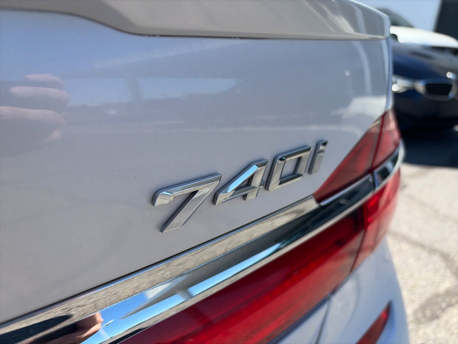 Used 2019 Mineral White Metallic BMW 740i image 4