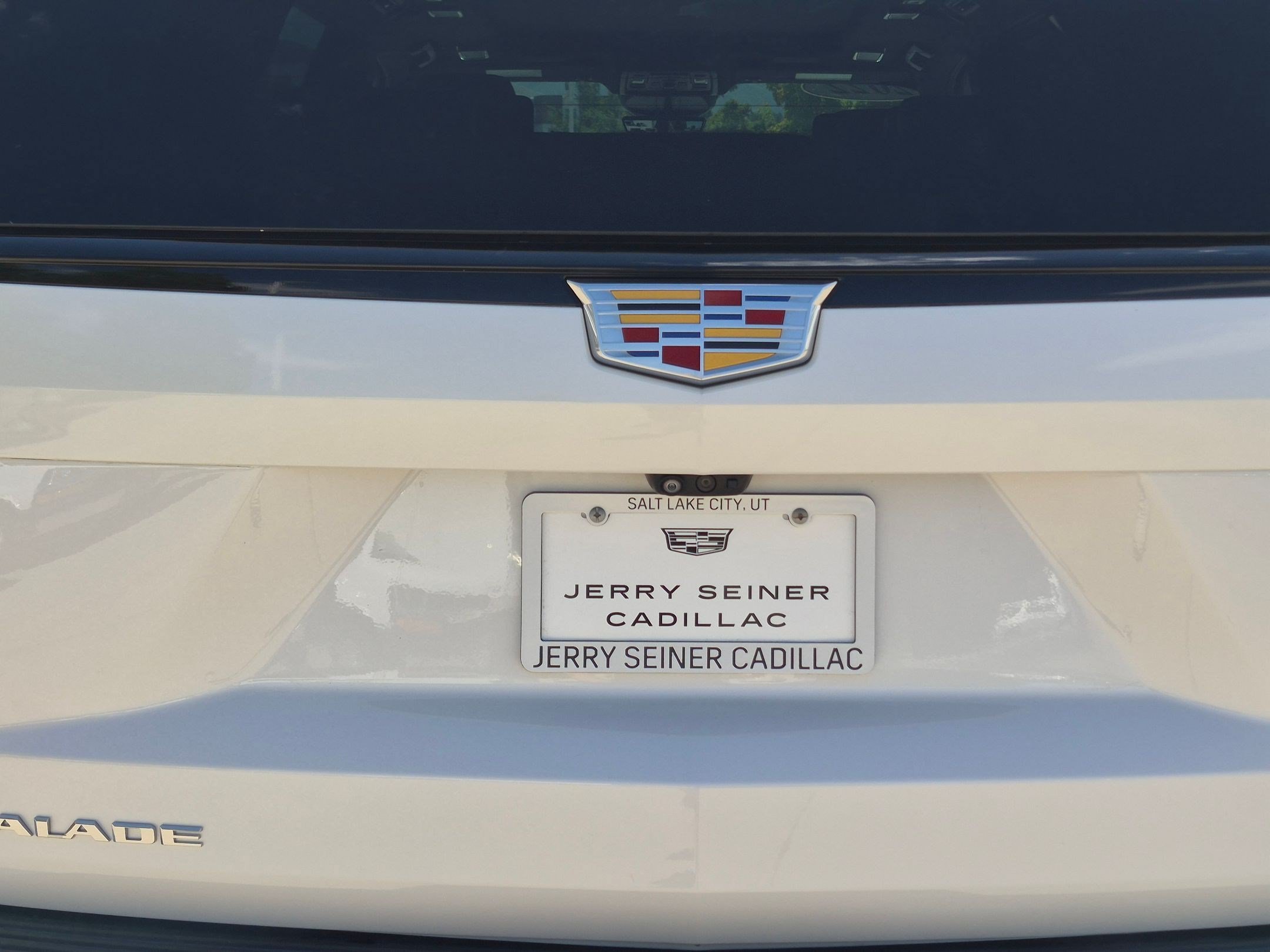 Used 2022 Crystal White Tricoat Cadillac Sport Platinum image 13