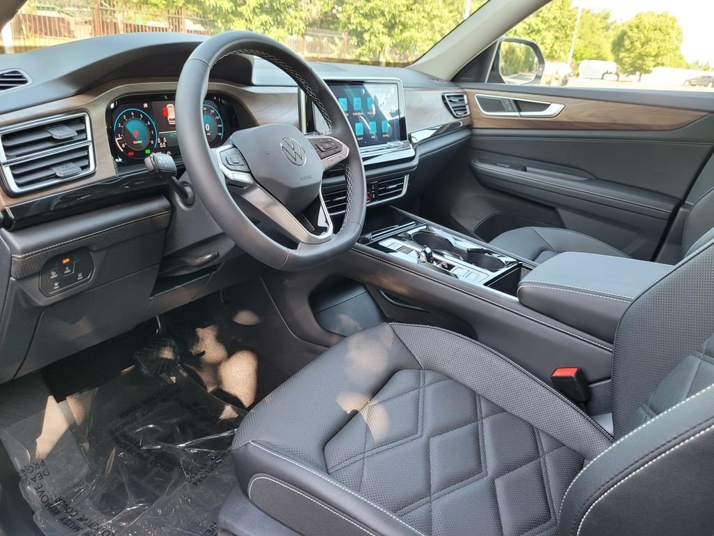2025 Volkswagen Atlas SE w/Tech - Photo 10
