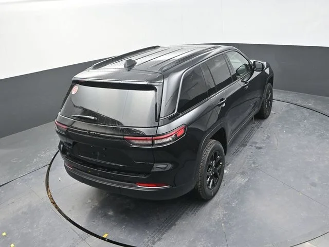 New 2026 Diamond Black Crystal Pearl-Coat Exterior Paint Jeep Altitude image 18