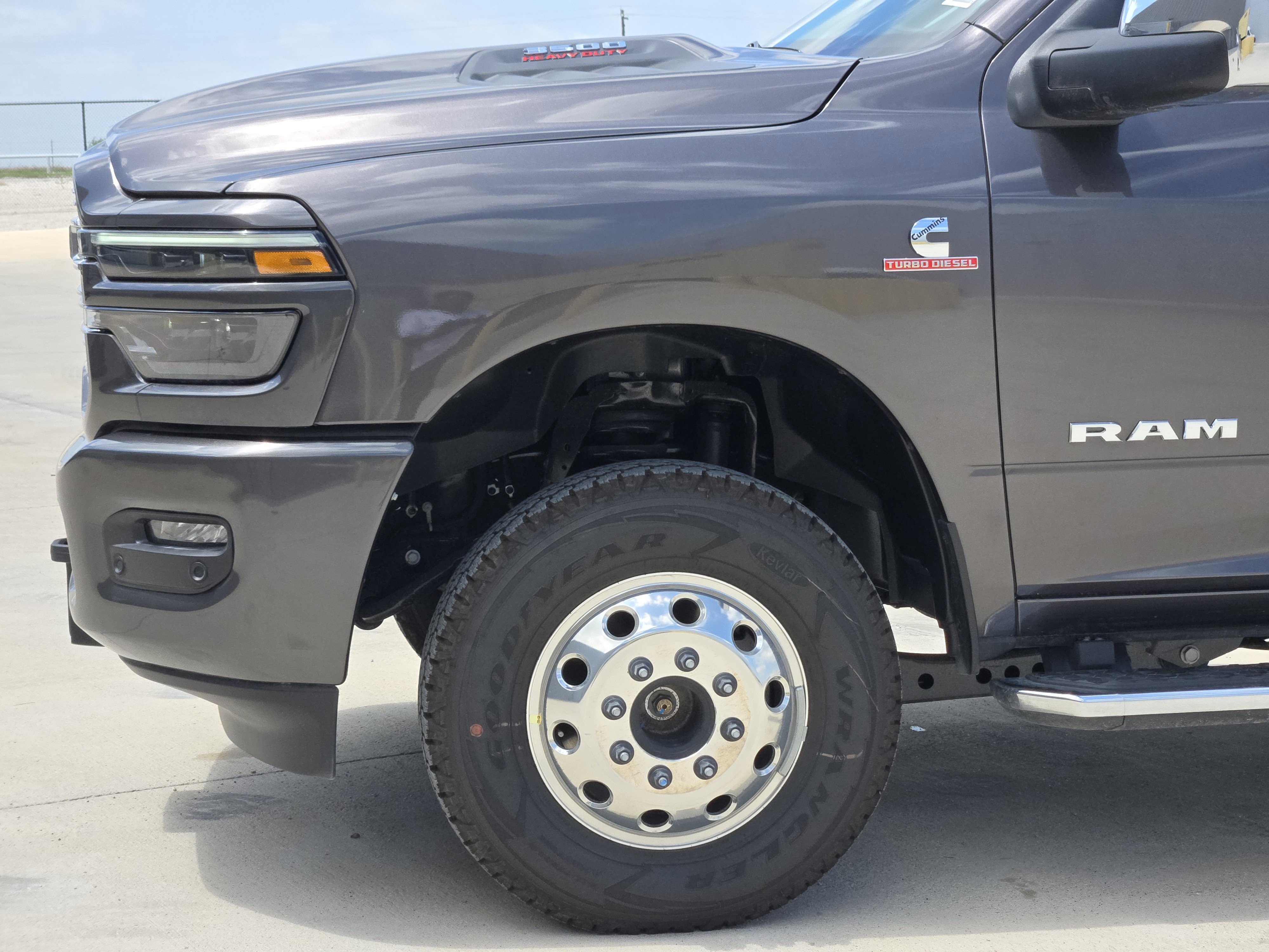 New 2026 Granite Crystal Metallic Clear-Coat Exterior Paint RAM Laramie image 6