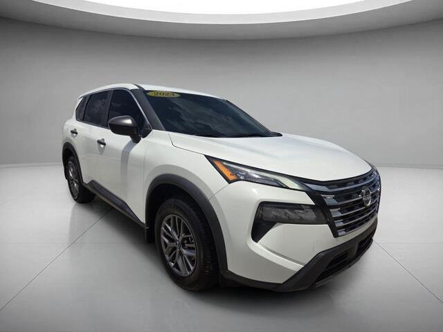 Used 2024 Glacier White Nissan S image 7