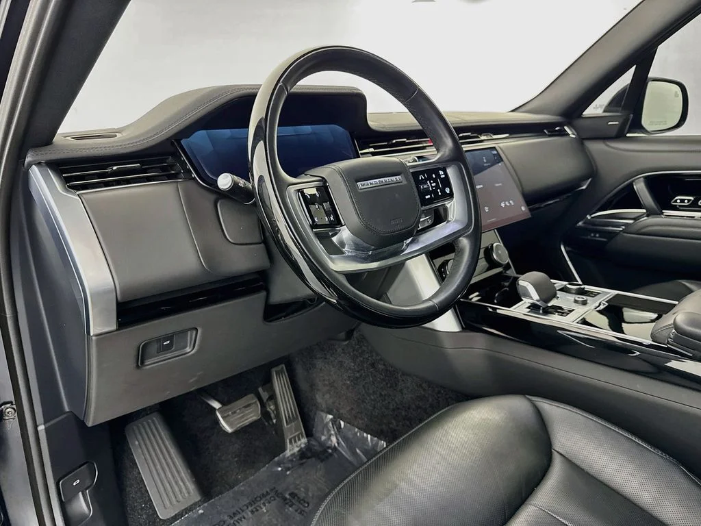 Used 2023 Black Land Rover SE image 9