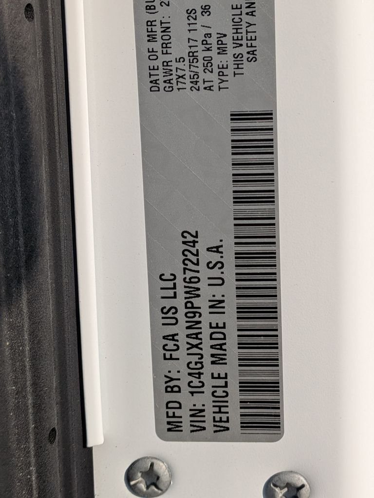 Used 2023 White Jeep Sport S image 27