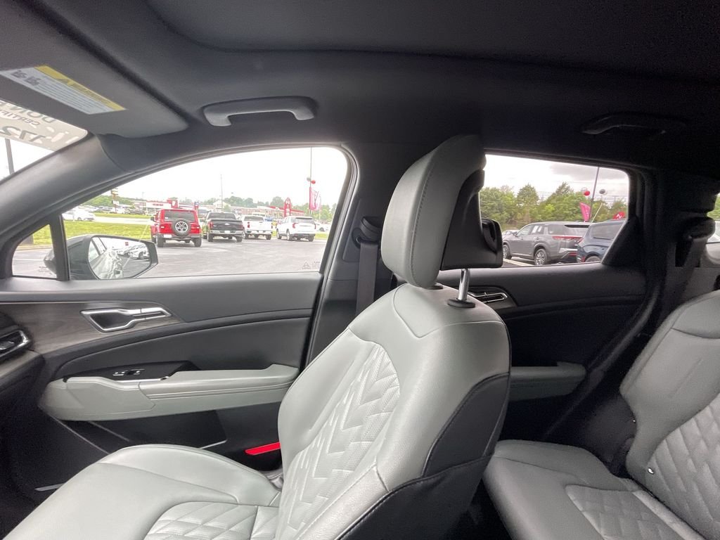 Used 2024 Green Kia X-Pro Prestige image 11