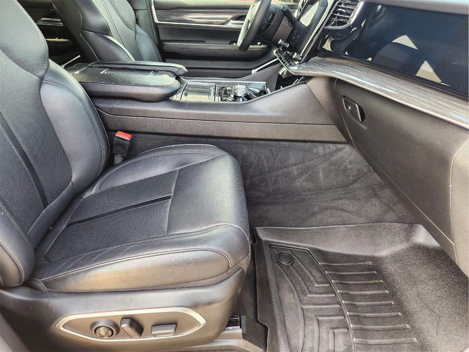 2022 Jeep Wagoneer photo 14 of 35