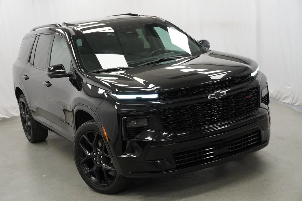 Used 2024 Mosaic Black Metallic Chevrolet RS image 4
