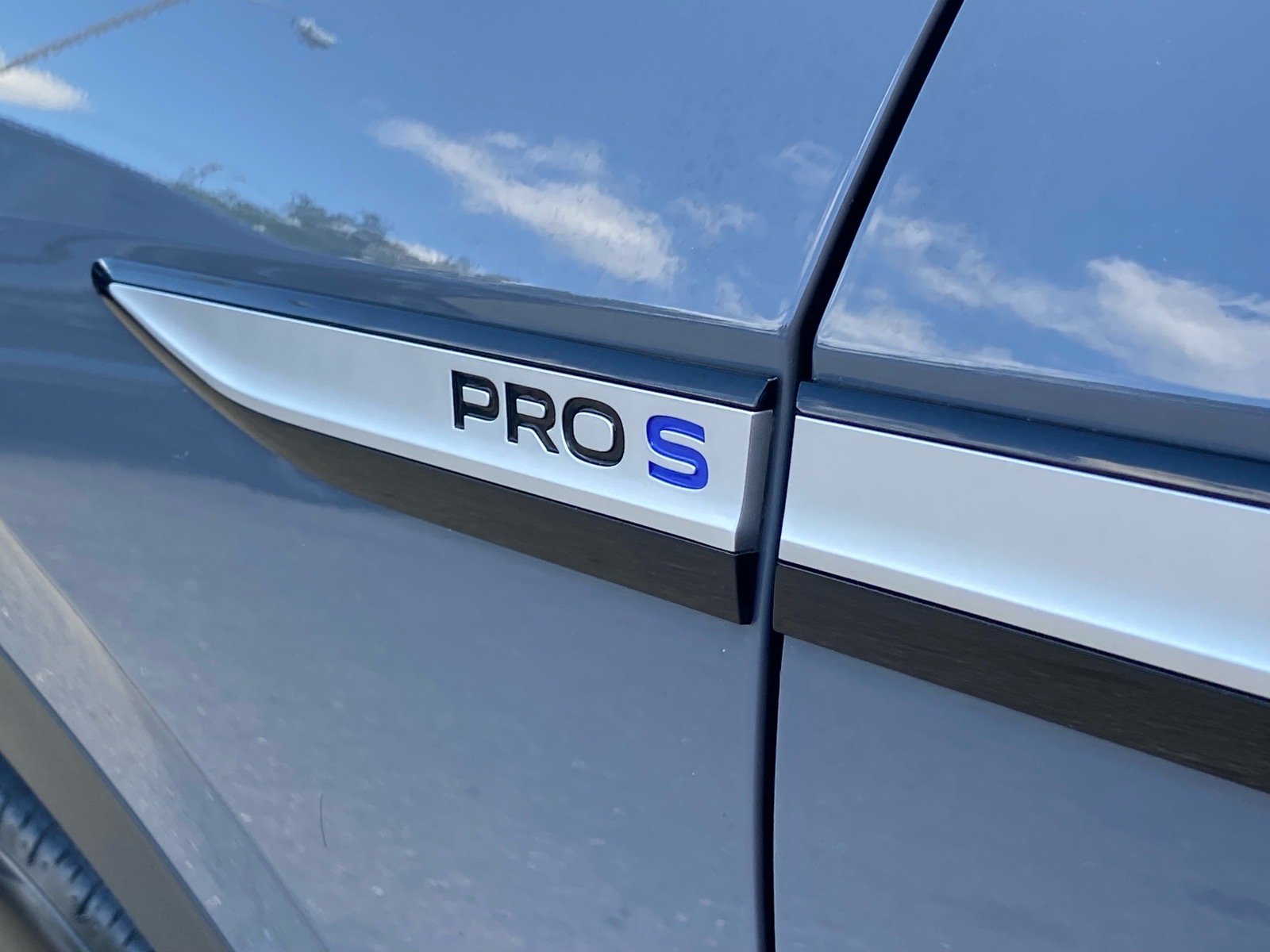 Certified Used 2023 Gray Volkswagen Pro S image 5