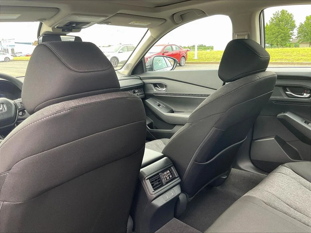 New 2026 Solar Silver Metallic Honda SE image 23