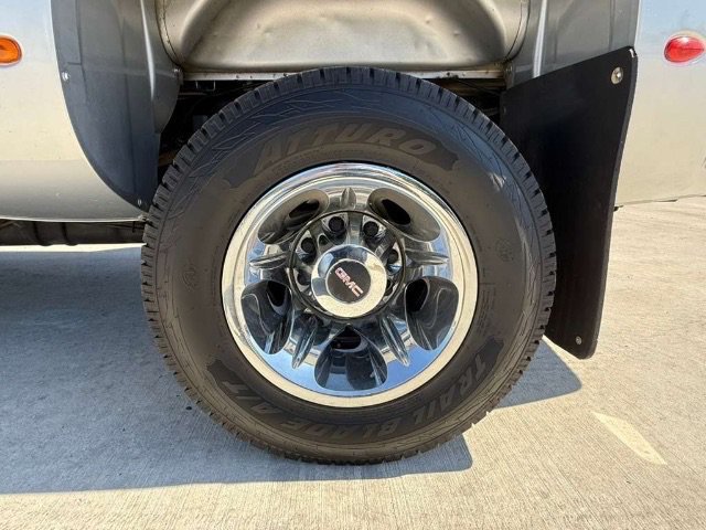 Used 2012 Quicksilver Metallic GMC SLE image 13