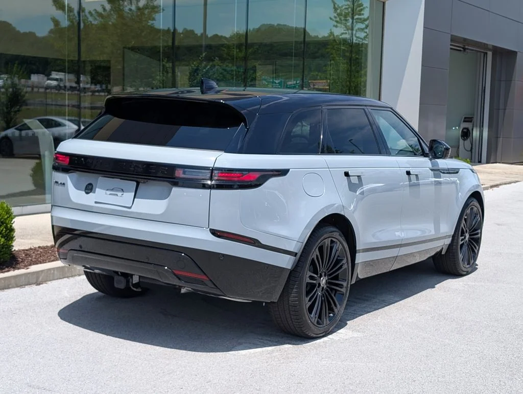 New 2026 Arroios Grey Land Rover Dynamic SE image 8