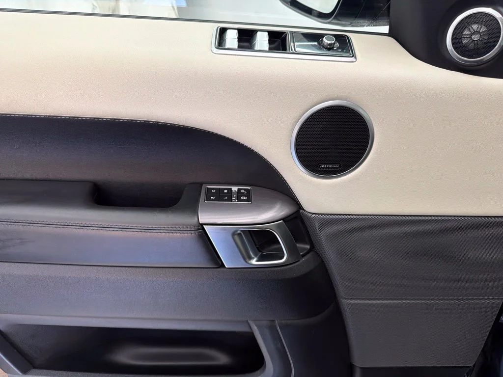 Used 2020 Blue Land Rover HSE image 20
