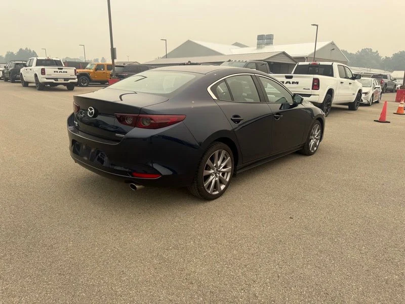 Used 2021 Blue Mazda Select image 11