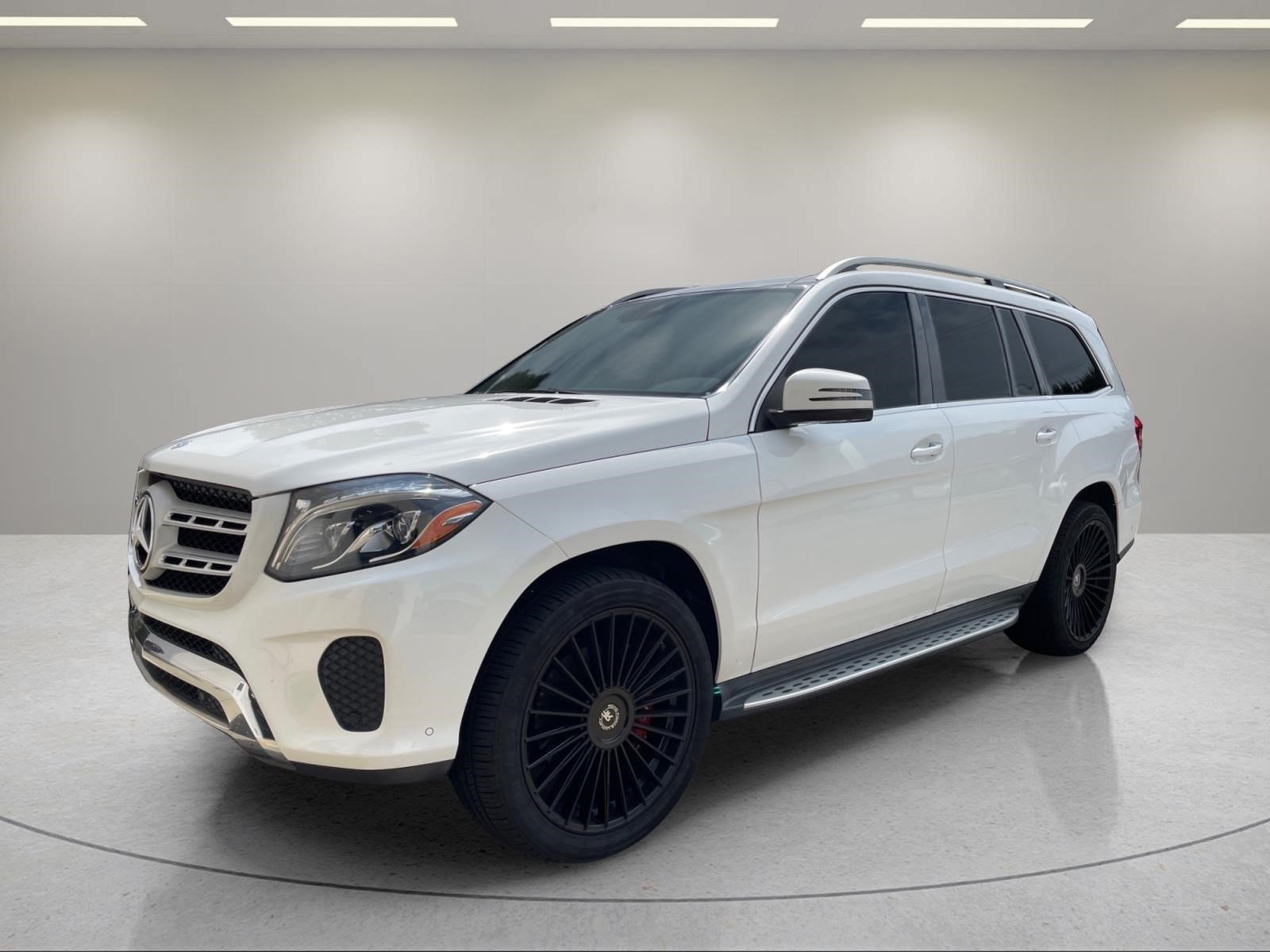 Used 2017  Mercedes-Benz GLS 450 image 2
