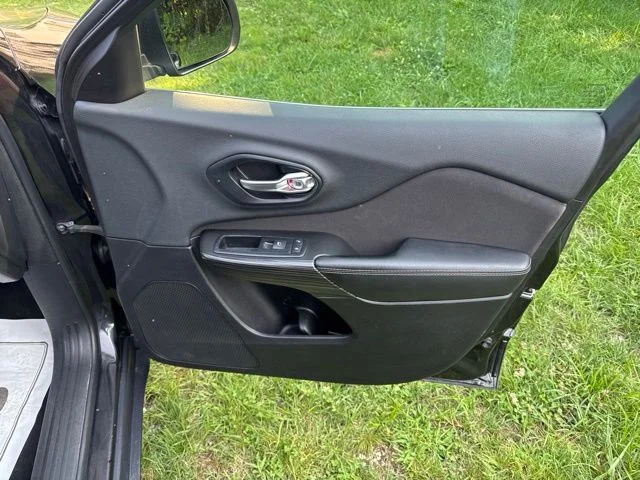Used 2014 Black Jeep Latitude image 43