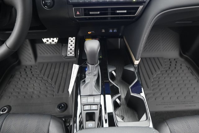New 2026 Wind Chill Pearl/Black Toyota XSE image 7