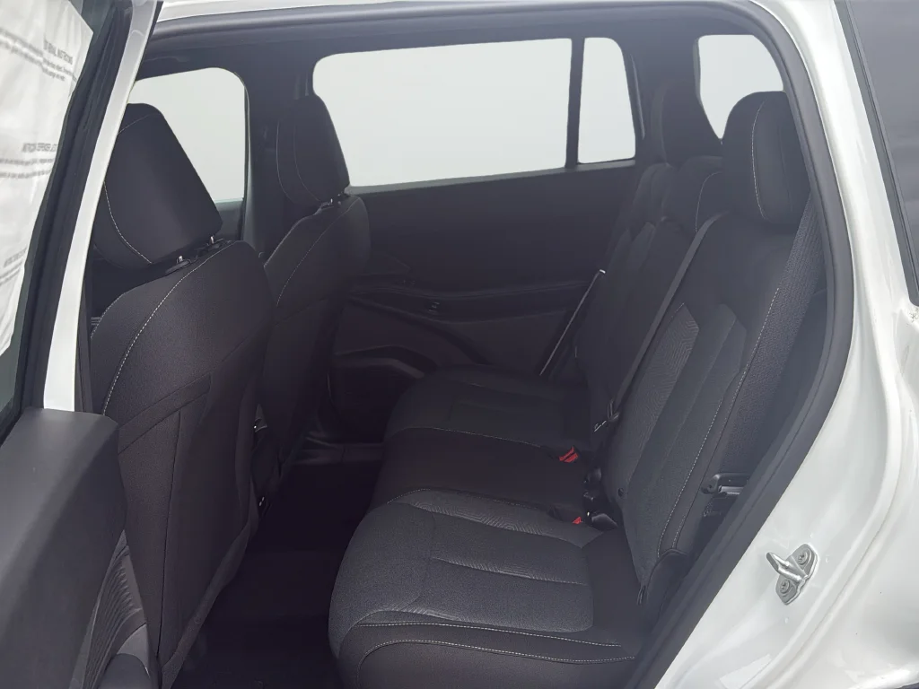 New 2026 Bright White Clear-Coat Exterior Paint Jeep Laredo image 24