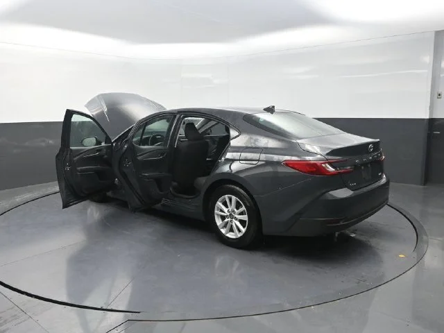 Used 2026  Toyota LE image 43