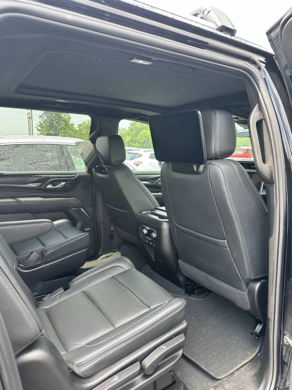 Used 2024 Black GMC Denali 4x4 4dr SUV image 8
