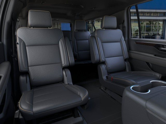 2026 Chevrolet Suburban photo 17 of 33