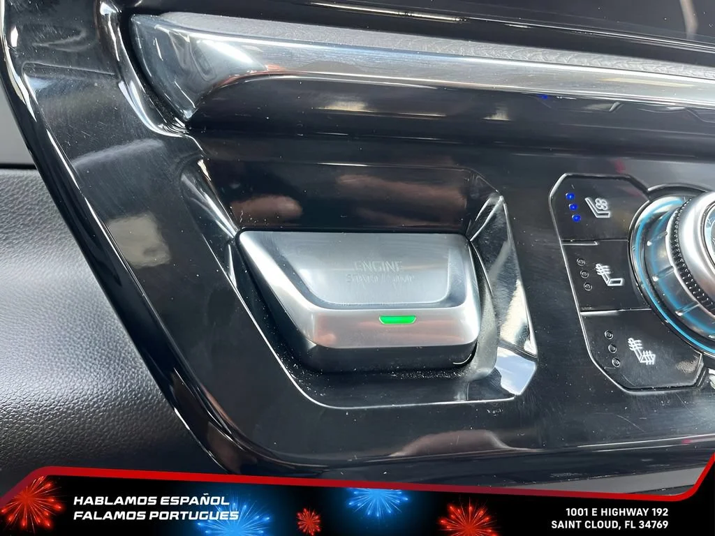 Used 2025 Summit White GMC Denali image 27