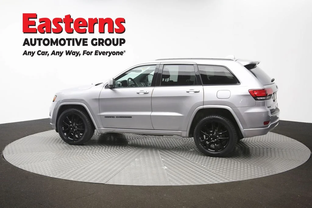 Used 2017 Silver Jeep Altitude image 61