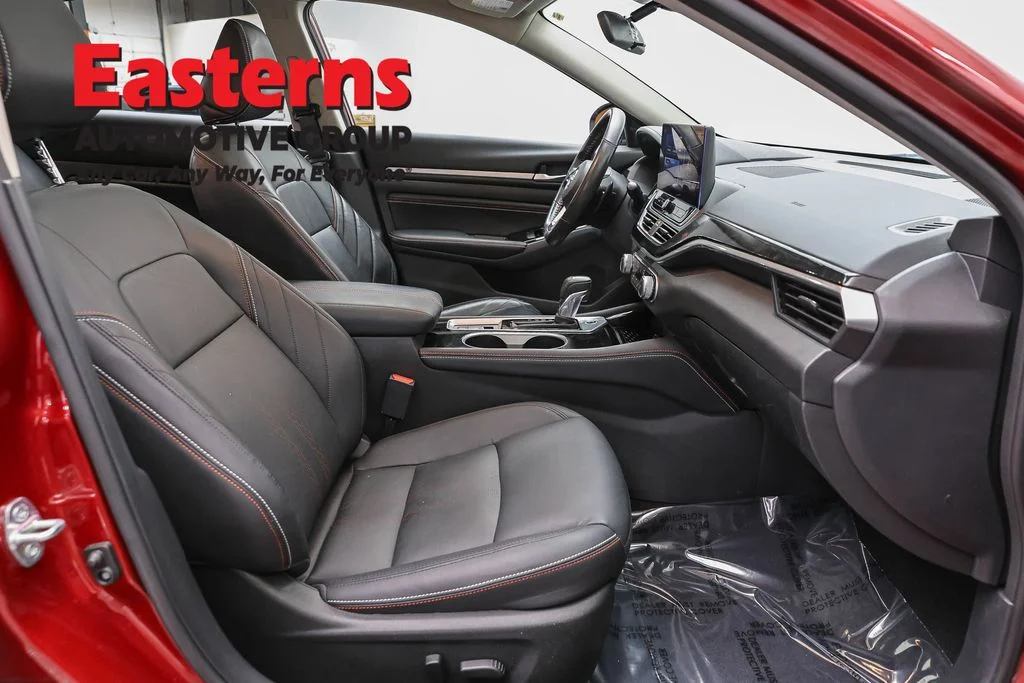 Used 2023 Red Nissan 2.5 SR image 24