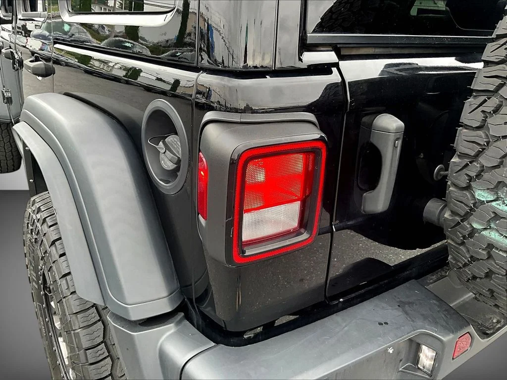 Used 2022 Black Jeep Unlimited High Tide image 23