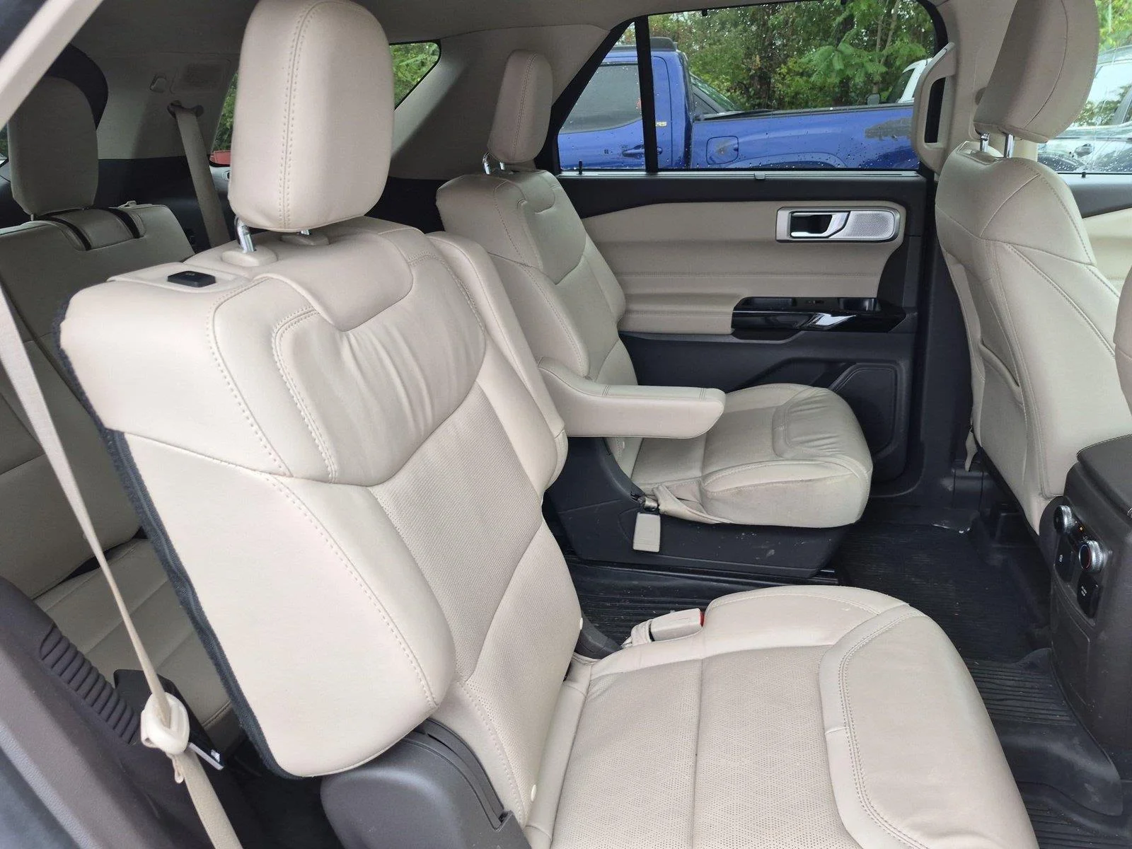 Used 2022 Star White Metallic Tri-Coat Ford Platinum image 37