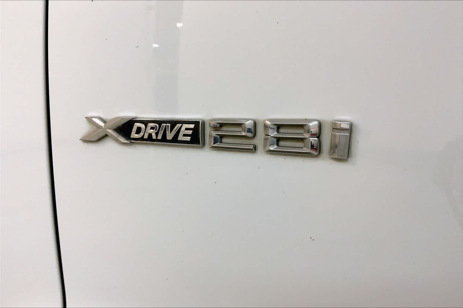 Used 2017 Alpine White BMW xDrive28i image 9