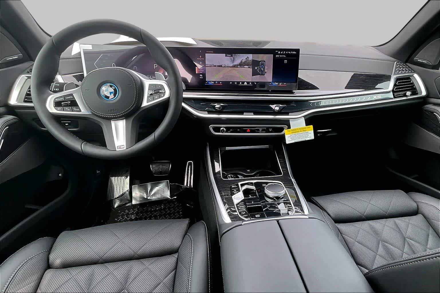 New 2026 Skyscraper Grey Metallic BMW xDrive50e image 5