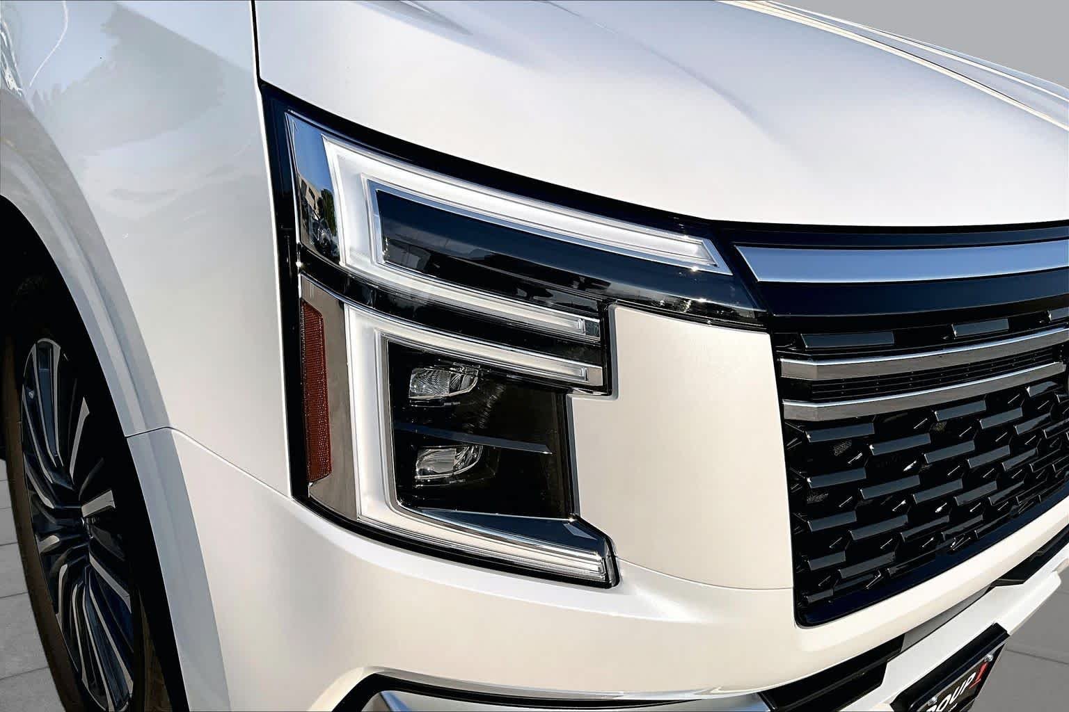 Used 2025 Everest White Pearl Tricoat Nissan Platinum Reserve image 26