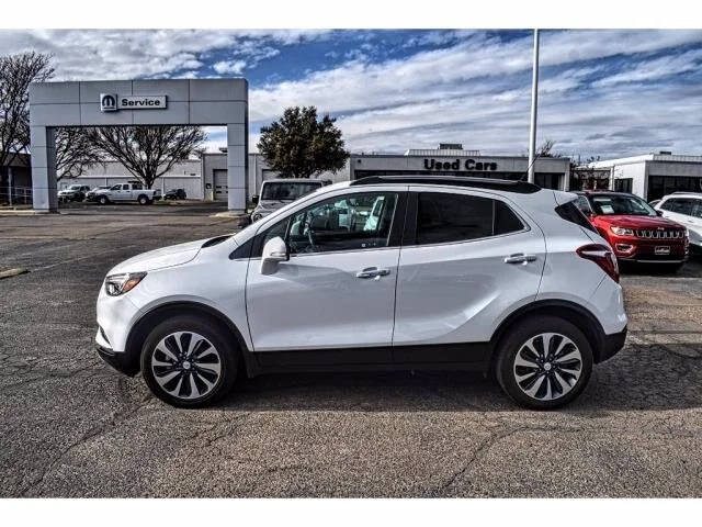 Used 2019 Summit White Buick Essence image 2