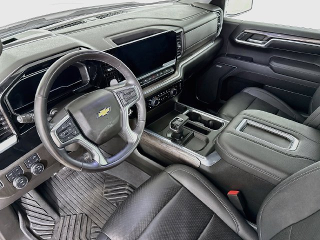 Used 2022 IRIDESCENT PEARL TRICOAT Chevrolet LTZ image 15