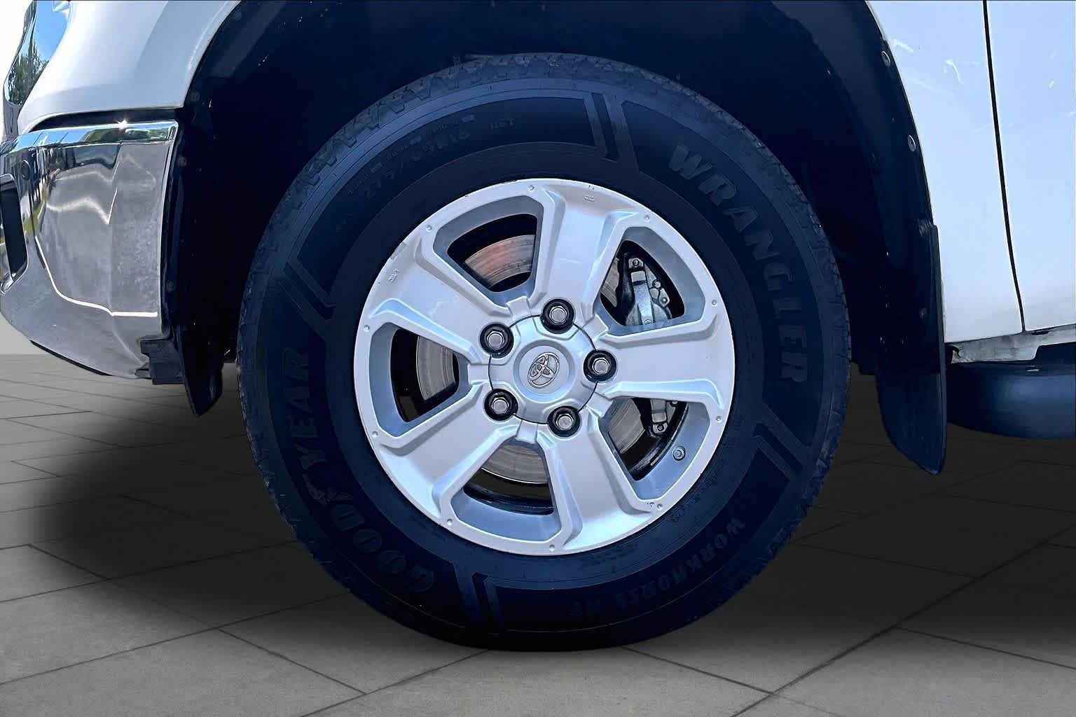 Used 2017 Super White Toyota SR5 image 10