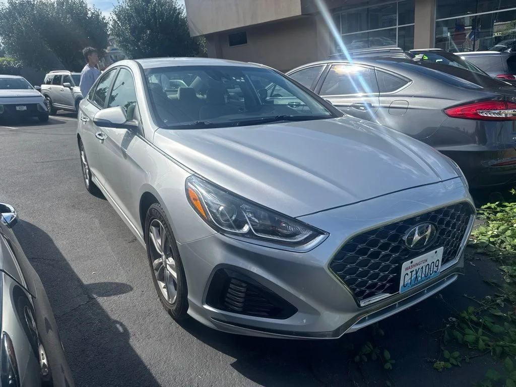 Used 2019 Silver Hyundai SEL image 1