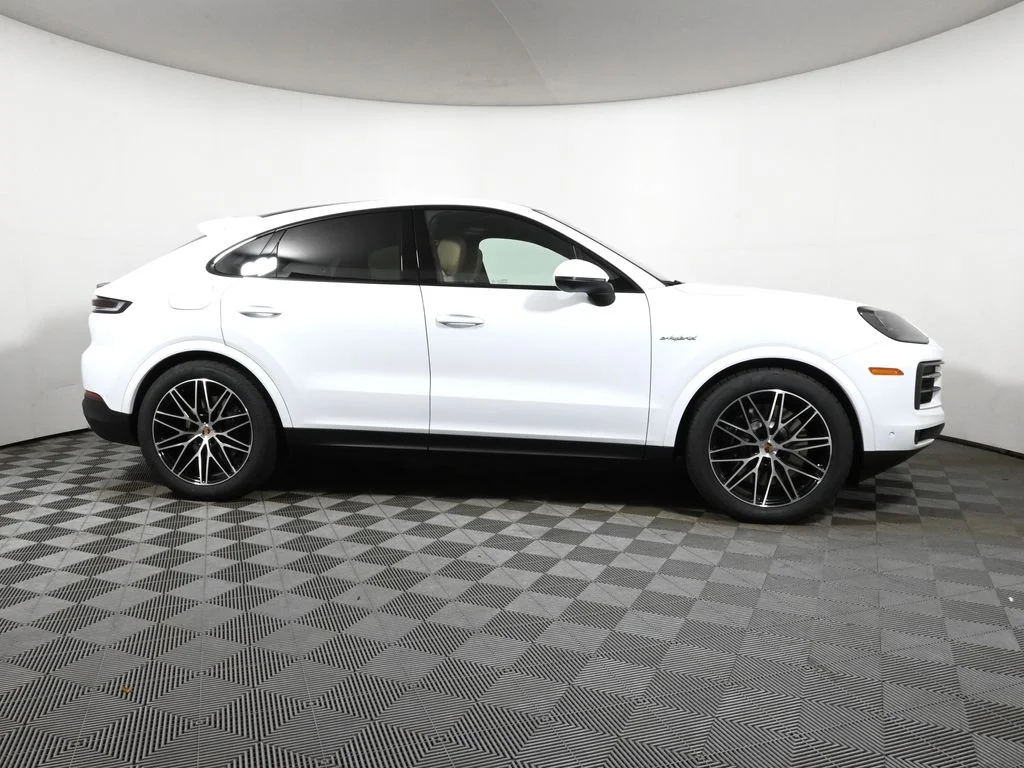 Certified Used 2026 White Porsche  image 8