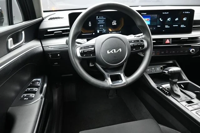 Used 2025 Black Kia LXS image 17