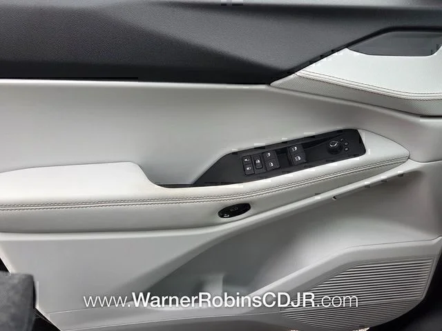 New 2026 Diamond Black Crystal Pearl-Coat Exterior Paint Jeep Limited image 29