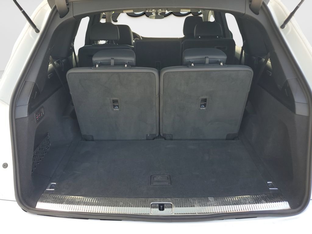 Used 2025  Audi 55 Premium Plus image 9