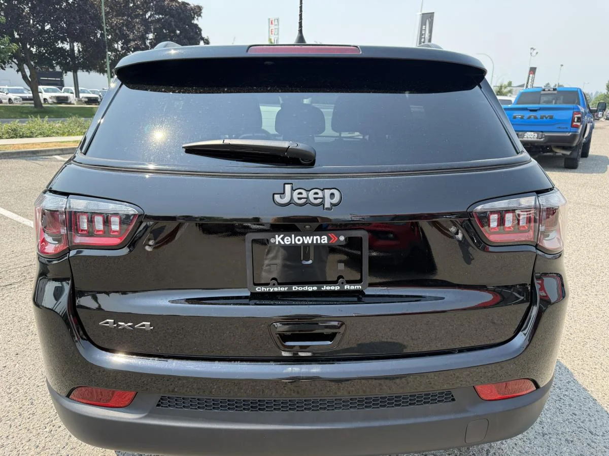 Used 2025 Black Jeep High Altitude image 5