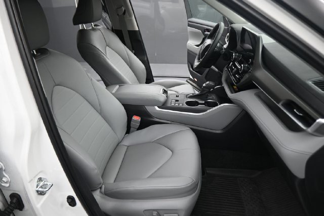 Used 2026 Beige Toyota XLE image 14