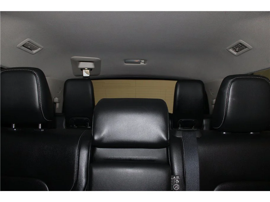 Used 2022 Super Black Nissan SL image 17