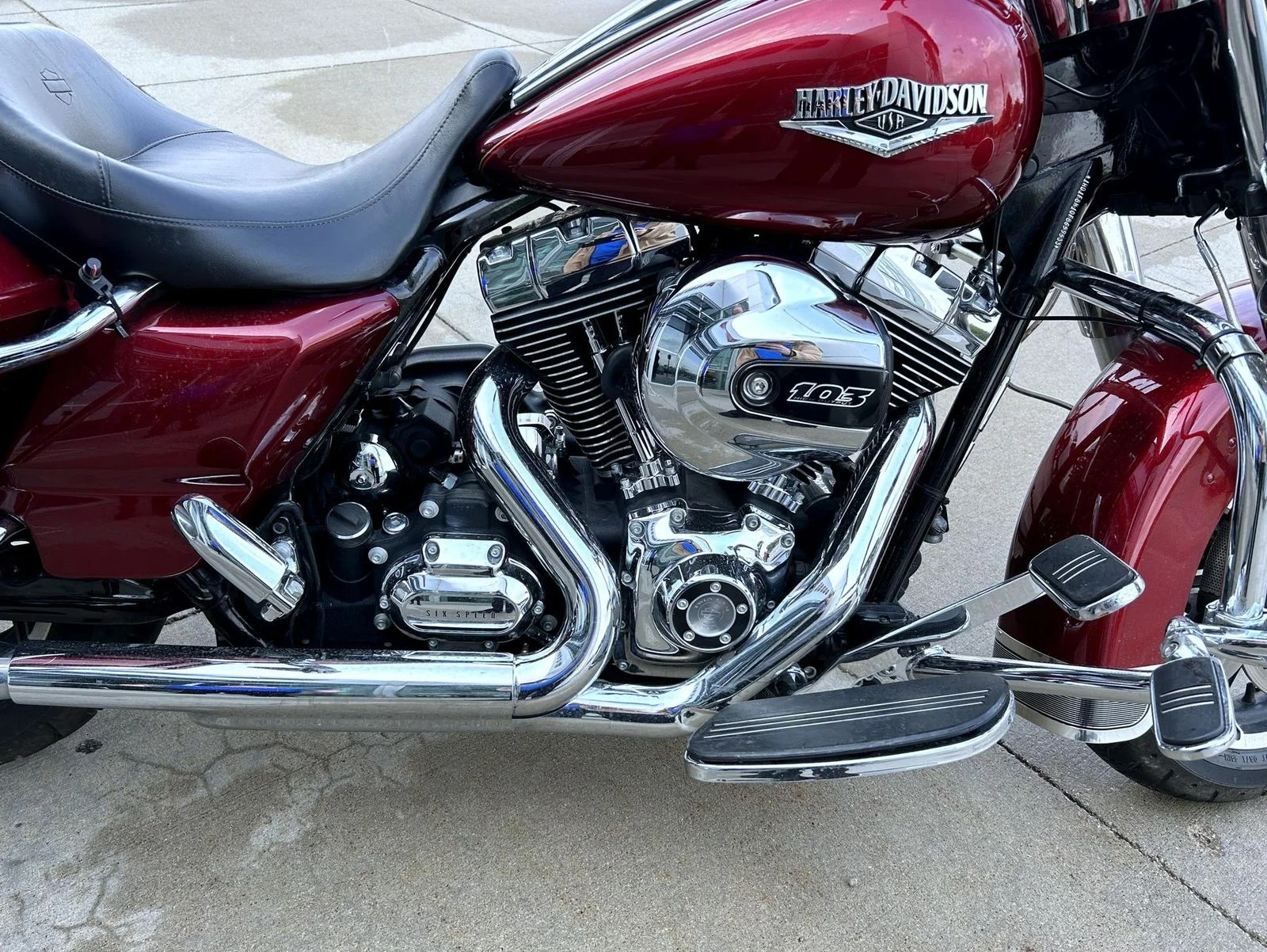 Used 2015 Red Harley-Davidson Road King image 12