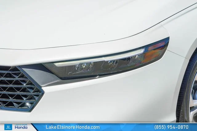 New 2026 Platinum White Pearl Honda LX image 4