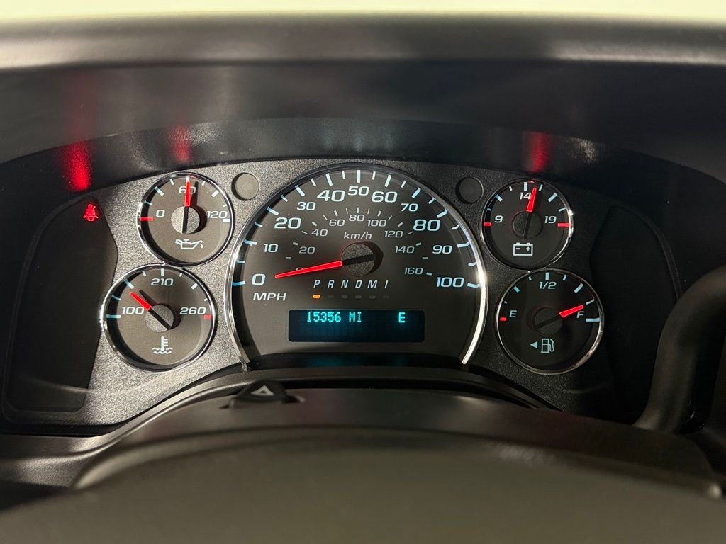 Used 2025 White Chevrolet LT Passenger image 15