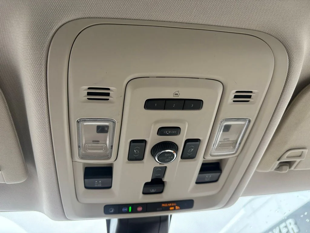 Used 2022 Hunter Green GMC Denali image 30